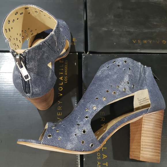 Very Volatile Tevy Denim Rare Brand New in Box - Picture 4 of 6